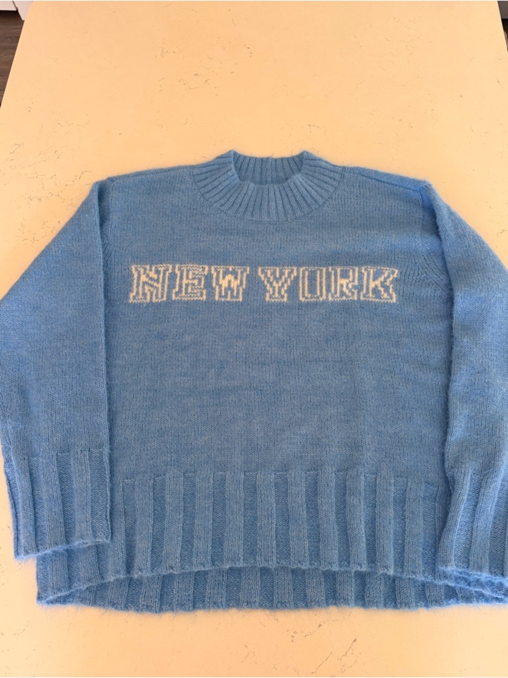 American Eagle - New York sweater

Size M

BNWT